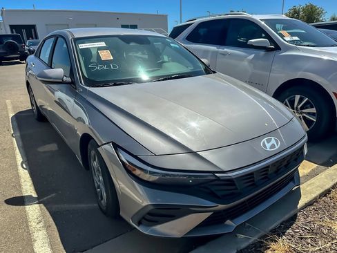 Used 2024 Hyundai Elantra SEL FWD image 1