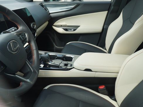 Used 2024 Lexus NX 250 FWD w/ Towing Package (2000 Lbs) image 9