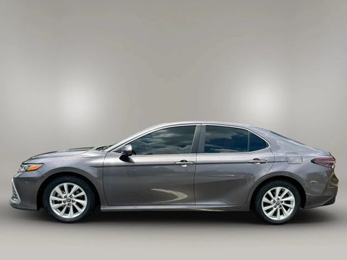 Used 2022 Toyota Camry LE FWD image 2