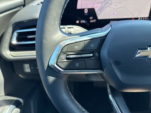 Used 2025 Chevrolet Traverse LT image 13