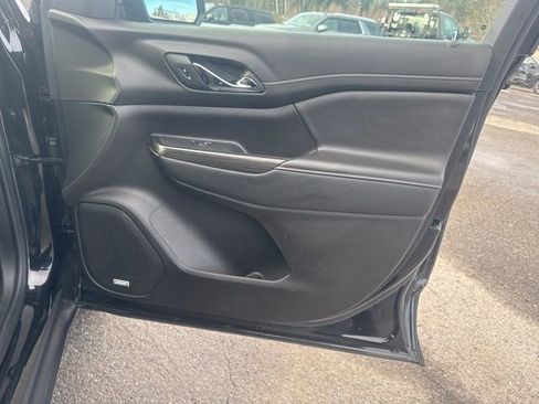 Used 2023 GMC Acadia SLT image 35