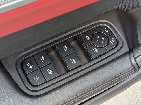 Certified 2025 Porsche Cayenne S AWD/4WD image 15