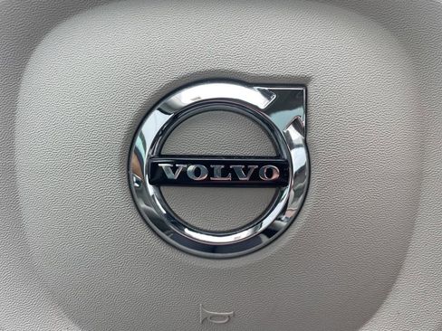 Used 2022 Volvo XC90 T6 Momentum image 41