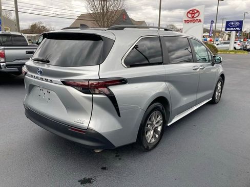Certified 2024 Toyota Sienna XLE image 11