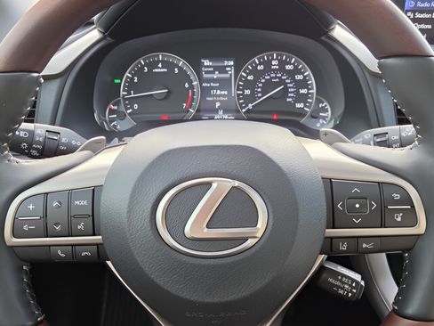 Certified 2022 Lexus RX 350 FWD w/ Premium Package image 25