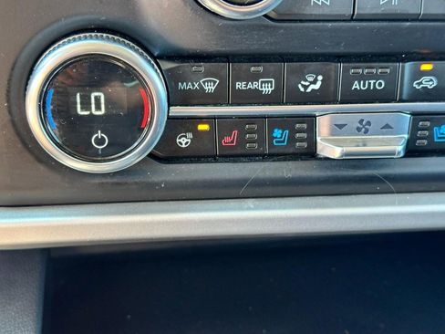 Used 2024 Ford Expedition XLT image 25