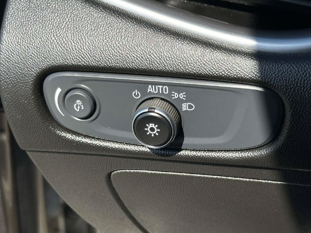 Used 2025 Chevrolet Malibu LT FWD image 12