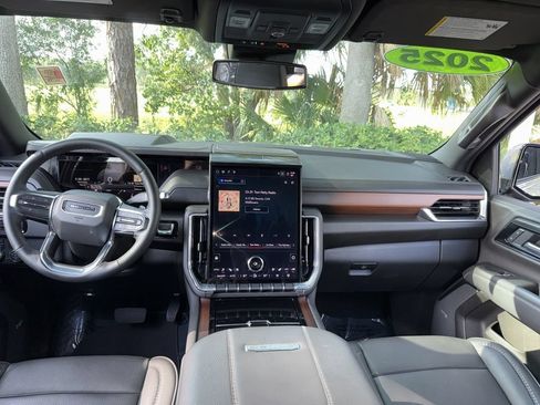 Used 2025 GMC Yukon XL Denali AWD/4WD image 52