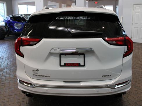 Used 2018 GMC Terrain Denali w/ GMC Pro Grade Package AWD/4WD image 10