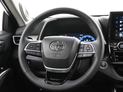 Used 2026 Toyota Highlander Limited AWD/4WD image 18