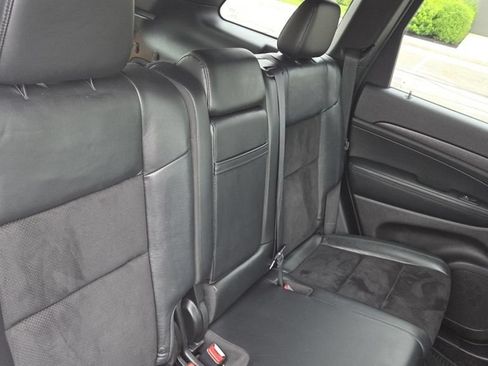 Used 2018 Jeep Grand Cherokee Altitude AWD/4WD image 14
