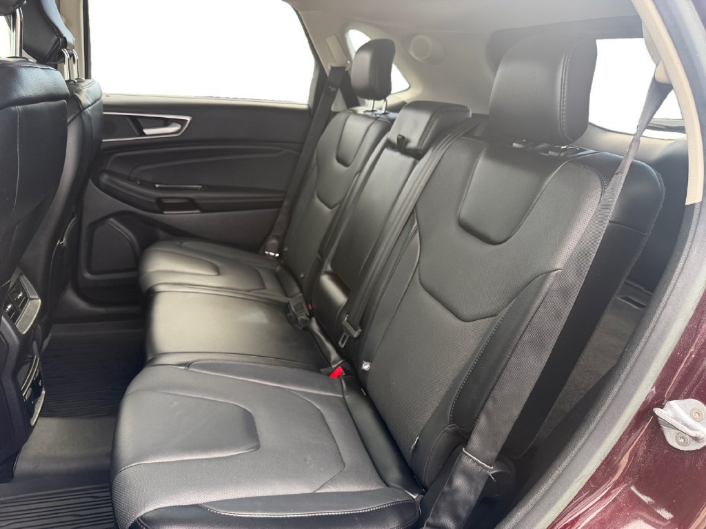 Used 2018 Ford Edge Titanium w/ Equipment Group 302A AWD/4WD image 13
