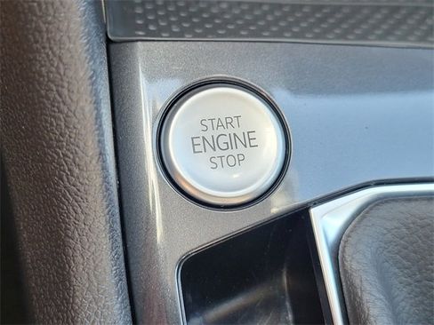 Used 2022 Volkswagen Tiguan SE w/ Panoramic Sunroof Package image 28