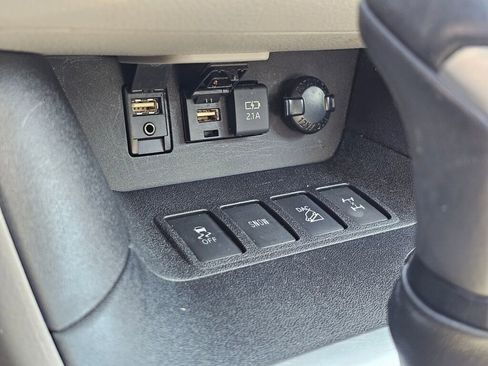 Used 2019 Toyota Highlander XLE AWD/4WD image 38