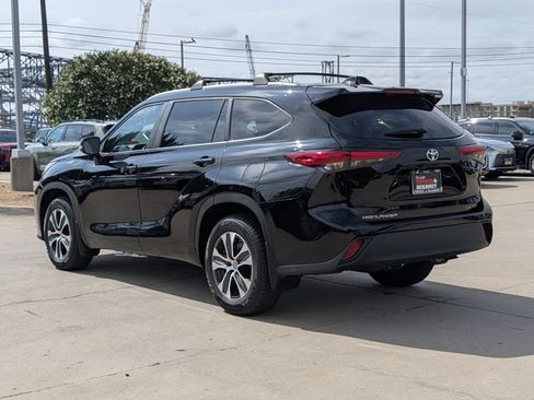 Used 2023 Toyota Highlander XLE AWD/4WD image 8