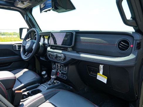 Used 2026 Jeep Wrangler Unlimited Rubicon AWD/4WD image 36