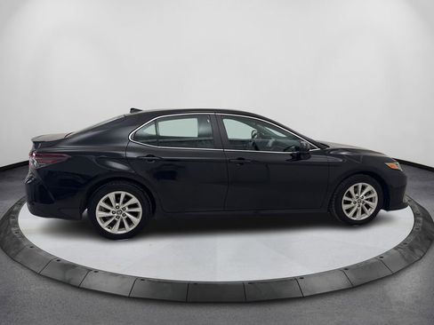 Used 2022 Toyota Camry LE FWD image 4