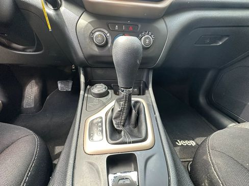 Used 2016 Jeep Cherokee Sport AWD/4WD image 21