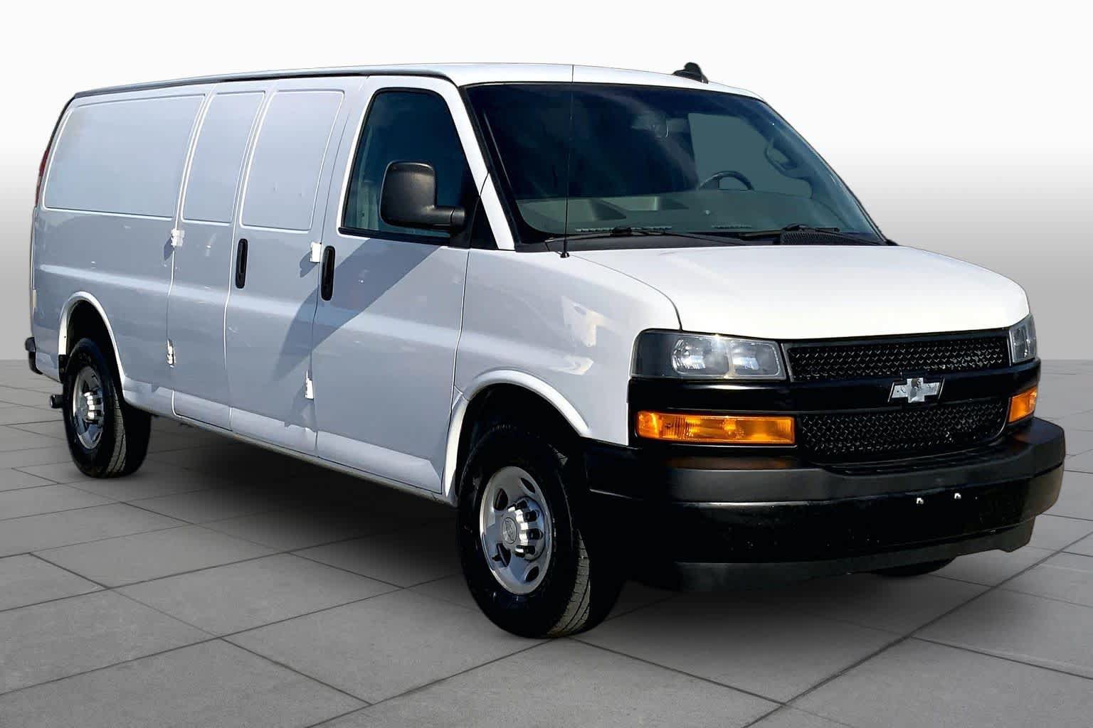 Used 2019 Chevrolet Express 2500 Extended RWD image 3