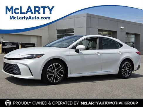 Used 2026 Toyota Camry XLE FWD image 1