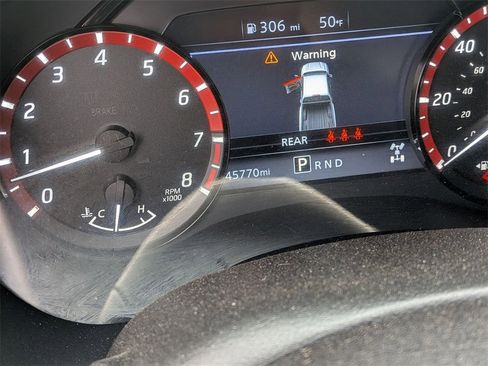 Used 2024 Nissan Frontier PRO-4X image 17