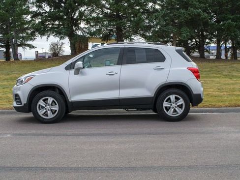 Used 2020 Chevrolet Trax LT w/ LT Convenience Package image 3