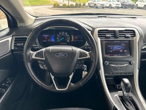 Used 2013 Ford Fusion SE FWD image 8