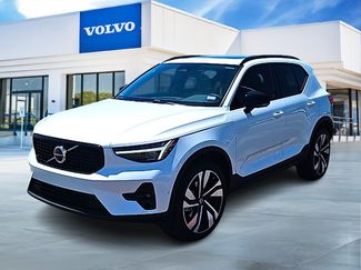 Used 2025 Volvo XC40 B5 Plus w/ Protection Package Premier AWD/4WD video 1