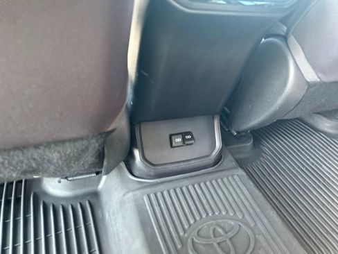 Used 2022 Toyota Highlander L FWD image 44