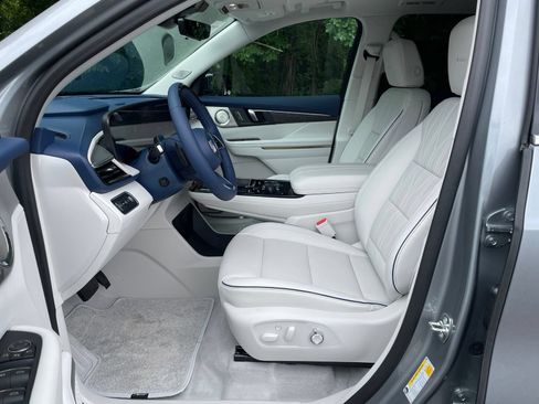 New 2026 Buick Enclave Avenir w/ Super Cruise Package FWD image 13