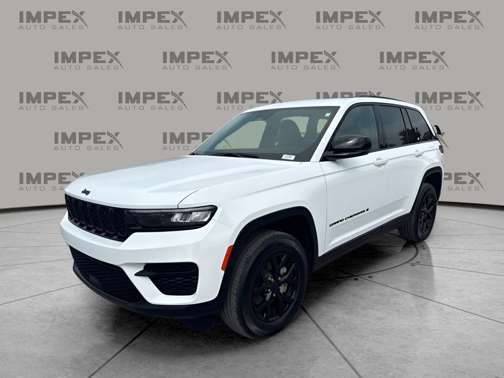 Used 2025 Jeep Grand Cherokee Altitude AWD/4WD image 1