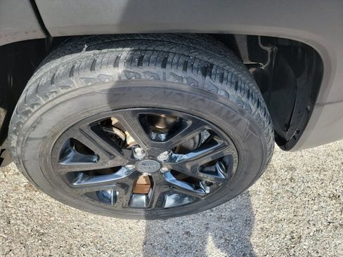 Used 2018 Jeep Renegade Altitude w/ UConnect 8.4 Nav Group FWD image 12