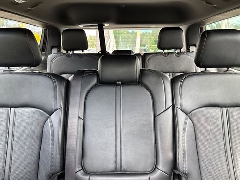 Used 2023 Jeep Wagoneer Series II image 19