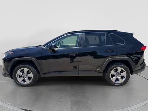 Used 2022 Toyota RAV4 LE AWD/4WD image 7
