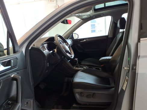 Used 2022 Volkswagen Tiguan SE AWD/4WD image 16