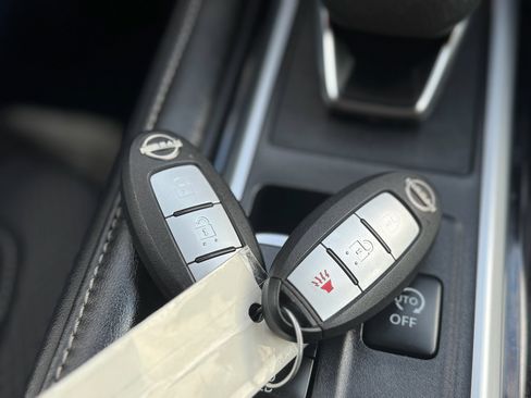 Used 2022 Nissan Pathfinder S image 30