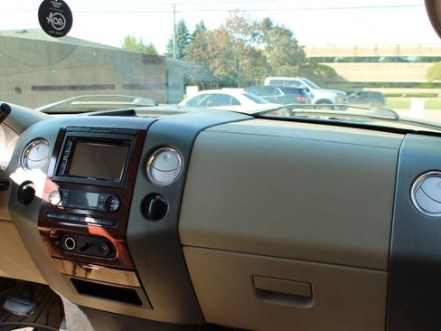 Used 2005 Ford F150 Lariat image 10