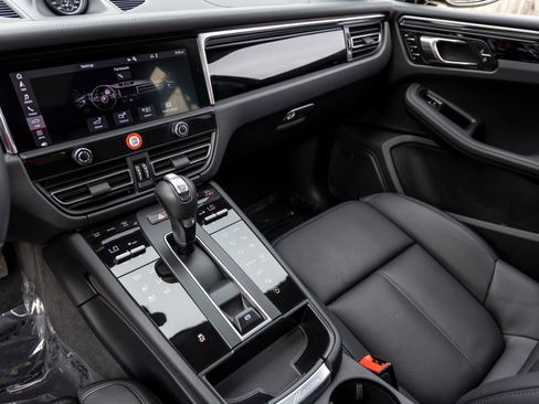 Certified 2026 Porsche Macan AWD/4WD image 46