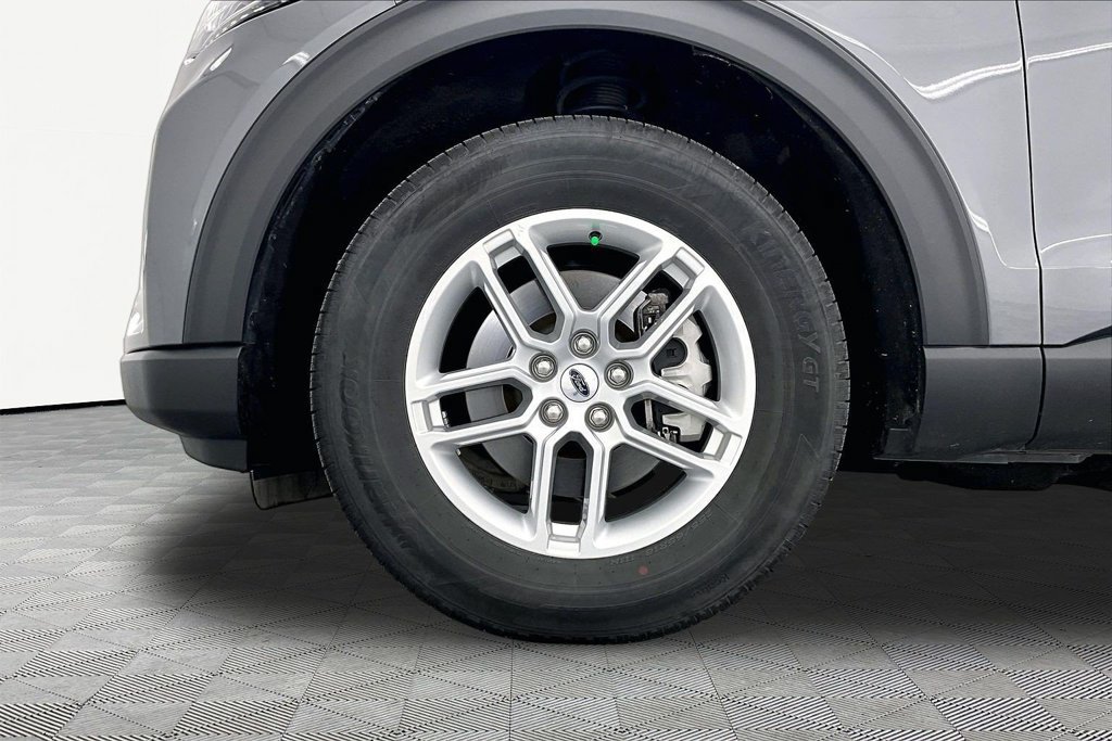 Certified 2025 Ford Explorer Active AWD/4WD image 9