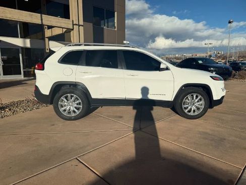Used 2017 Jeep Cherokee Limited AWD/4WD image 9