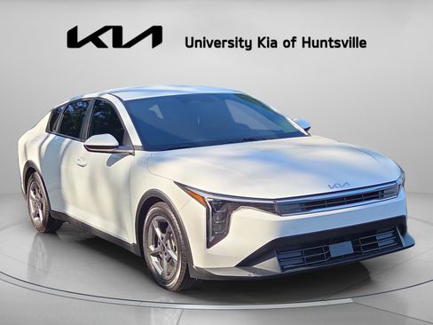 Used 2025 Kia K4 LXS FWD image 1