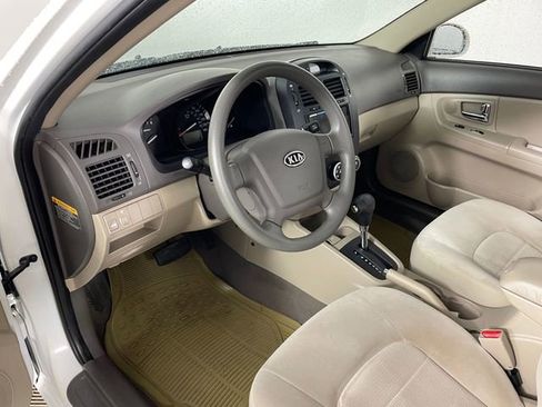 Used 2009 Kia Spectra EX image 3