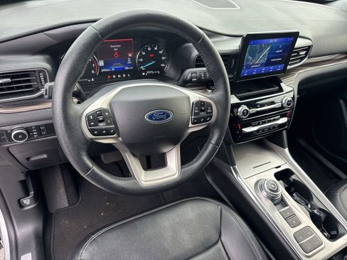 Used 2024 Ford Explorer Limited image 18