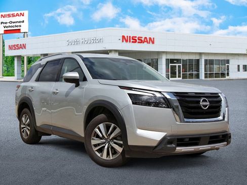 Used 2025 Nissan Pathfinder SL image 1