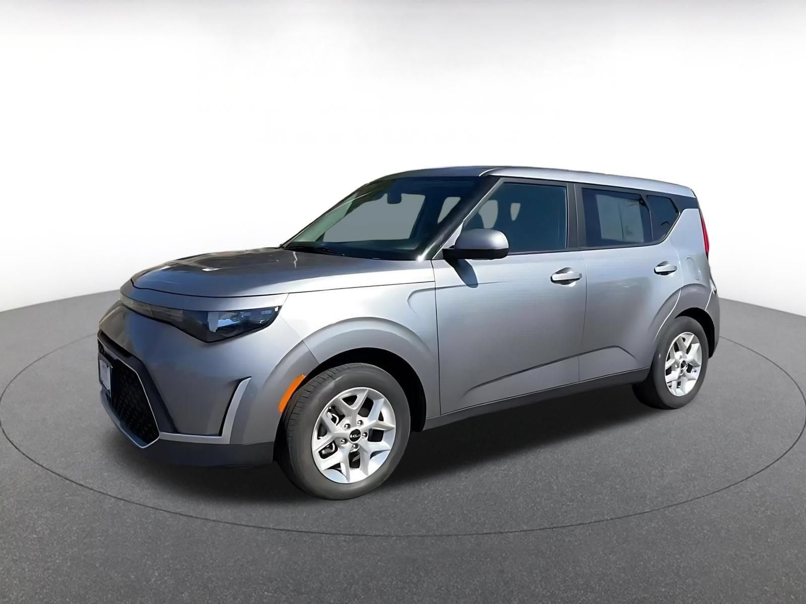 Used 2025 Kia Soul LX w/ LX Technology Package FWD image 7