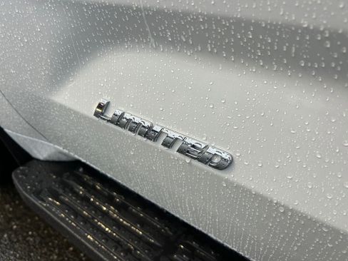 Used 2025 Toyota Sequoia Limited image 33