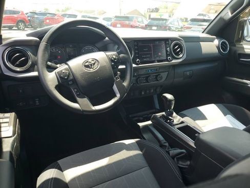 Used 2021 Toyota Tacoma TRD Sport AWD/4WD image 8