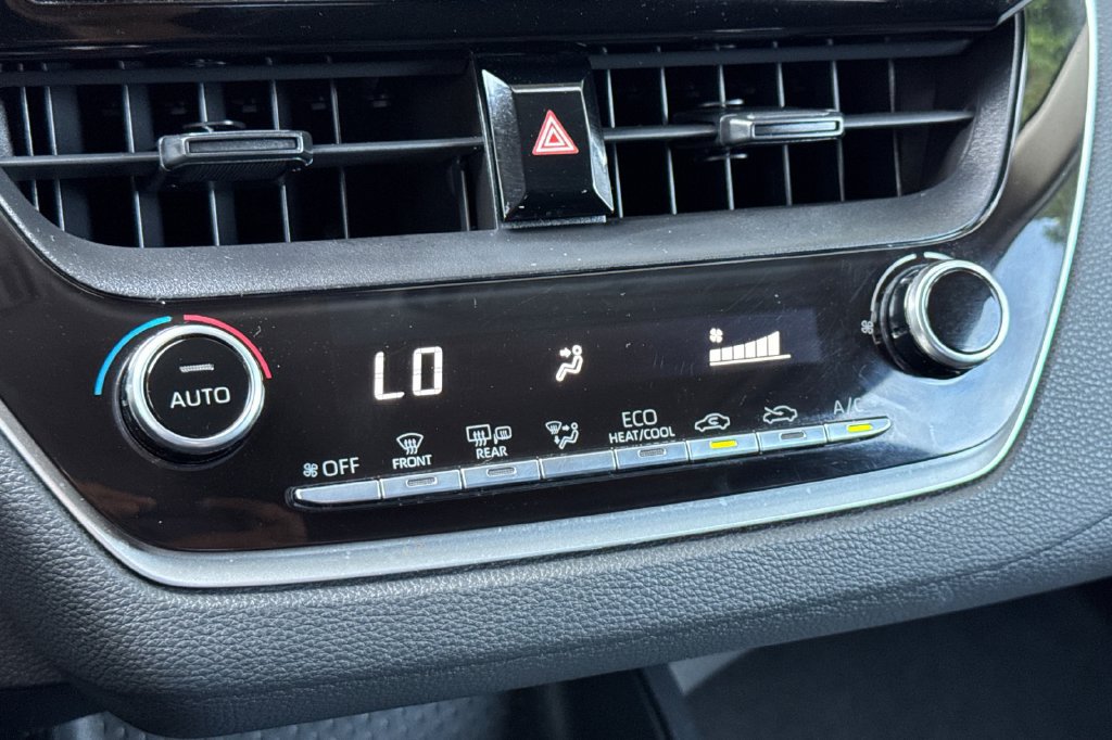 Used 2021 Toyota Corolla LE w/ LE Convenience Package FWD image 18