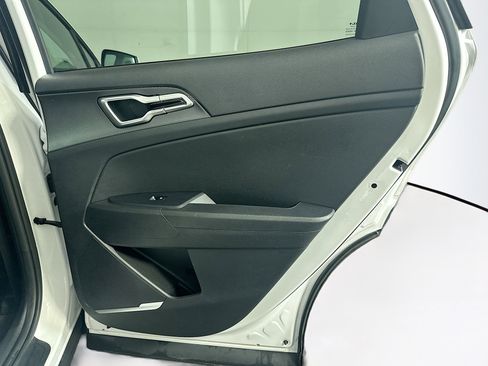 Used 2025 Kia Sportage LX image 30