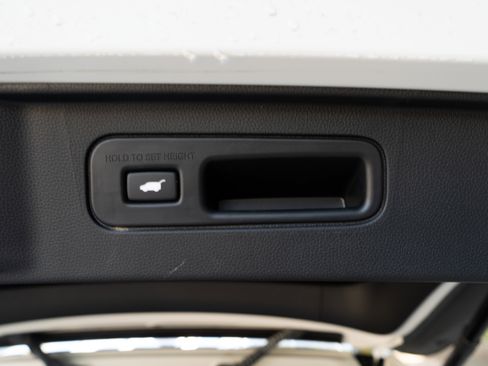 Certified 2025 Honda Pilot Touring image 47